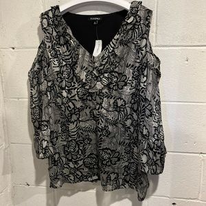 Roz & Ali cold shoulder gray floral blouse
